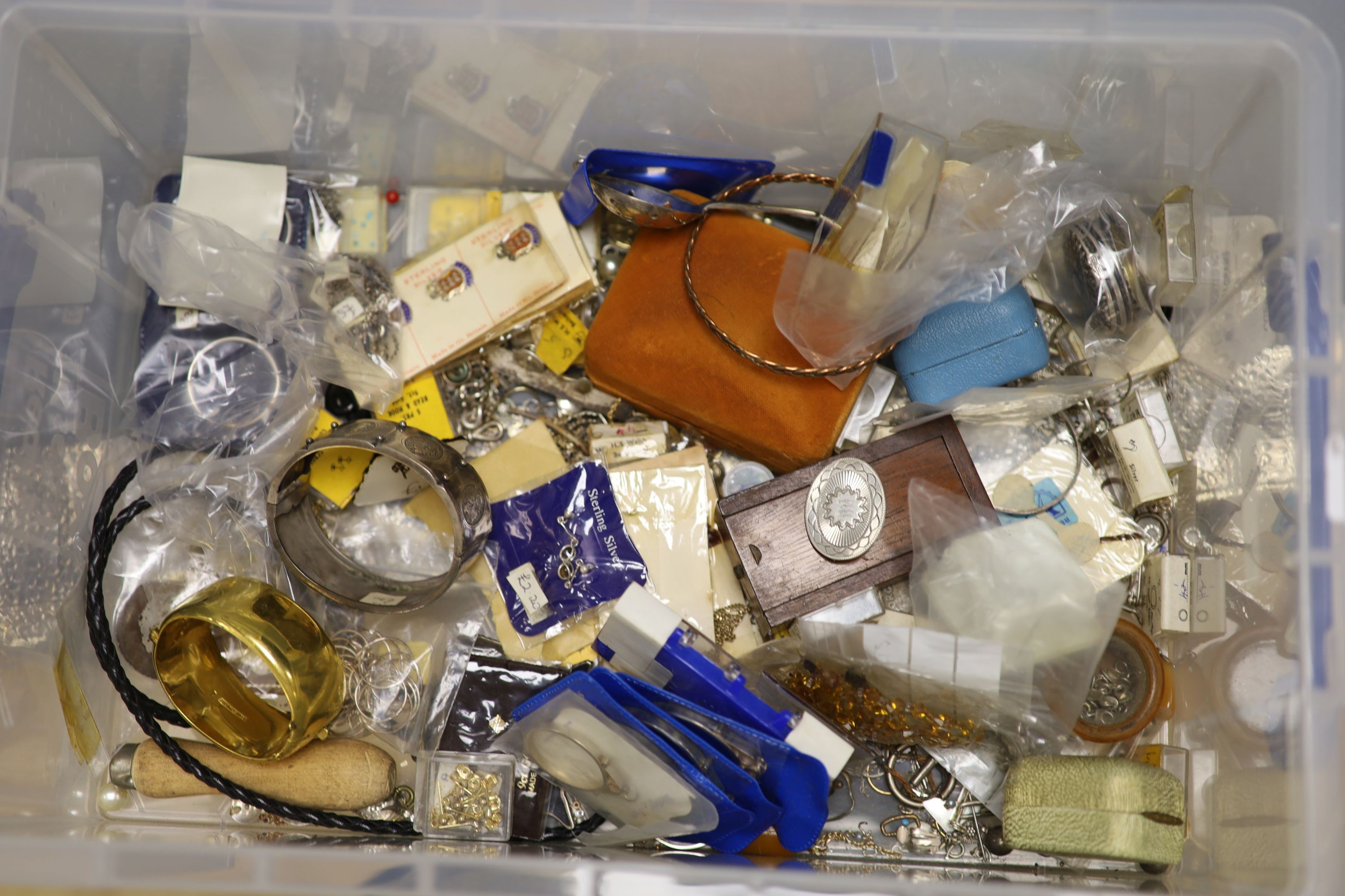 A quantity of assorted jewellery parts and spares etc.